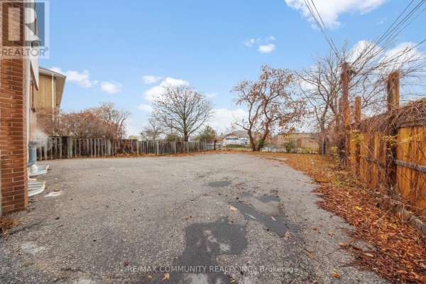 Unit 3 - 383 Buena Vista Avenue, Oshawa, ON L1J2M6 Photo 3