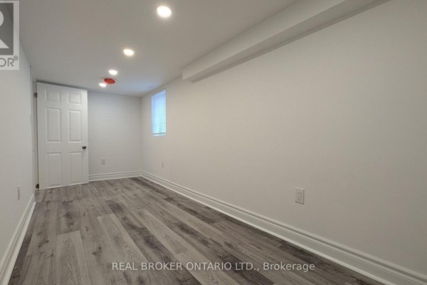 Unit #4 - 1150 Woodbine Avenue, Toronto, ON M4C4C9 Photo 4