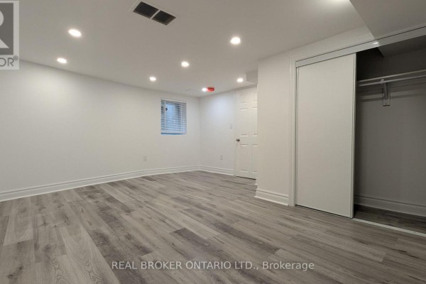 Unit #4 - 1150 Woodbine Avenue, Toronto, ON M4C4C9 Photo 5