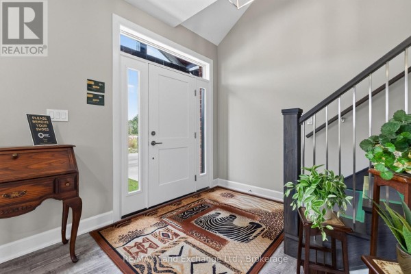 Bathroom - Unit 4 - 8 Golf Links Road, Kincardine, ON N2Z0G1 Photo 4