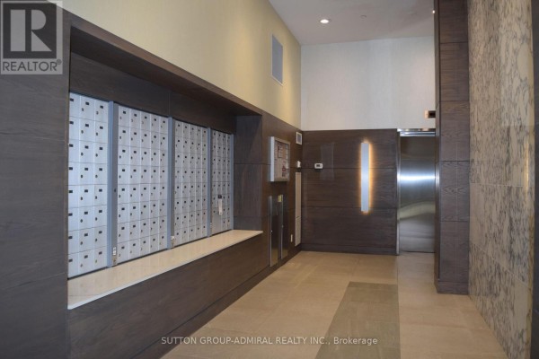 Kitchen - Unit# 411 - 2055 Danforth Avenue, Toronto, ON M4C1J8 Photo 3