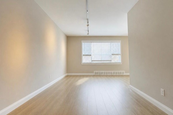 Unit-6 - 25 Paisley Boulevard E, Mississauga, ON L5A1P3 Photo 4