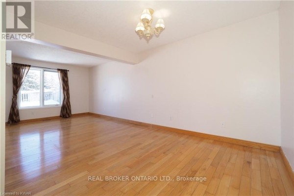 Bathroom - Unit A - 258 Inverhuron Crescent, Waterloo, ON N2V2H5 Photo 4