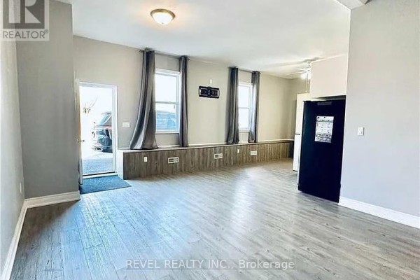Primary Bedroom - Unit A 528 Lincoln Street, Welland, ON L3B4P2 Photo 4