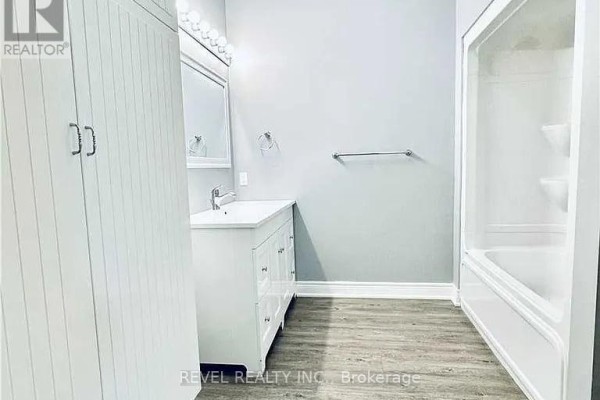 Bedroom 2 - Unit A 528 Lincoln Street, Welland, ON L3B4P2 Photo 5