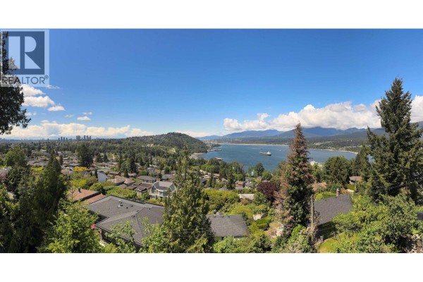 Unit A 7521 Pandora Drive, Burnaby, BC V5A3W1 Photo 2