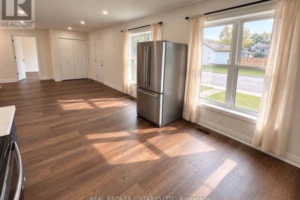 Bedroom 3 - Unit B - 15 Keele Street, St  Catharines, ON L2T1M8 Photo 4