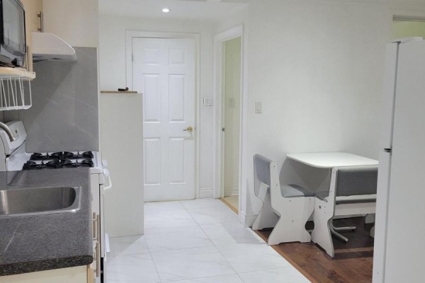 Bathroom - Unit B - 2646 Victoria Park Avenue, Toronto, ON M2J4A6 Photo 5