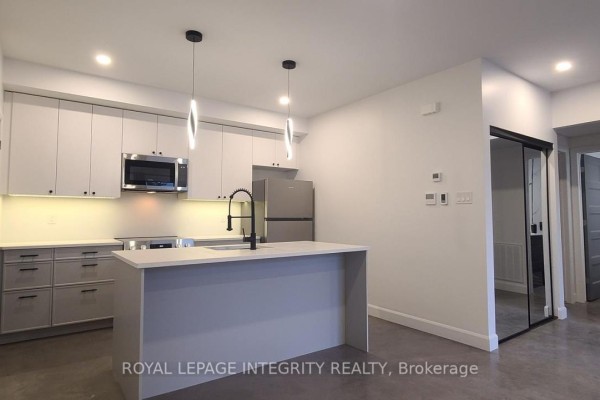 Unit B - 398 Marguerite Avenue, Ottawa, ON K1L7W6 Photo 2