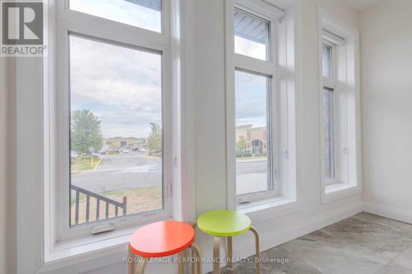 Family room - Unit B - 819 Aaron Avenue, Ottawa, ON K2A3P1 Photo 4