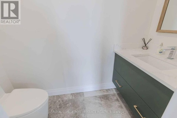 Unit B - 819 Aaron Avenue, Ottawa, ON K2A3P1 Photo 5