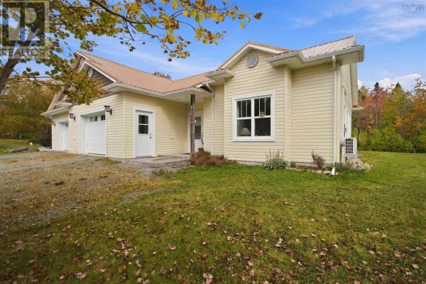 Foyer - Units A & B 15 Maple Ridge Drive, White Point, NS B0T1K0 Photo 4