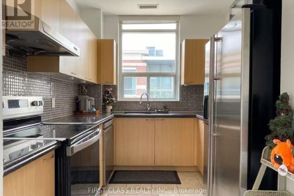 Kitchen - Uph 6 - 88 Times Avenue, Markham, ON L3T7Z4 Photo 5