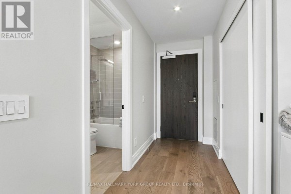 Living room - Uph01 - 20 Lombard Street, Toronto, ON M5C0A7 Photo 3