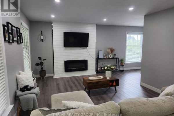 Upper - 1 Sutton Place, London North, ON N6H3V2 Photo 5