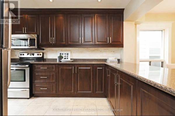 Living room - Upper - 10 Muriel Avenue, Toronto, ON M4J2X9 Photo 3