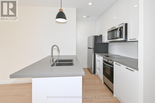 Bedroom 2 - Upper - 113 Woodbine Avenue, Toronto, ON M4L3P1 Photo 4