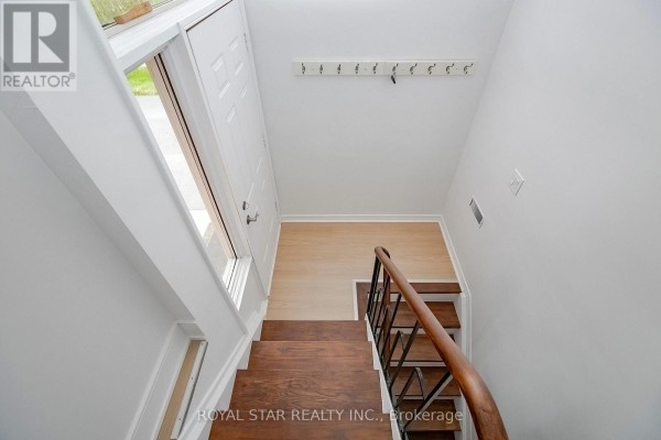 Upper - 114 Wincott Drive, Toronto, ON, photo 3
