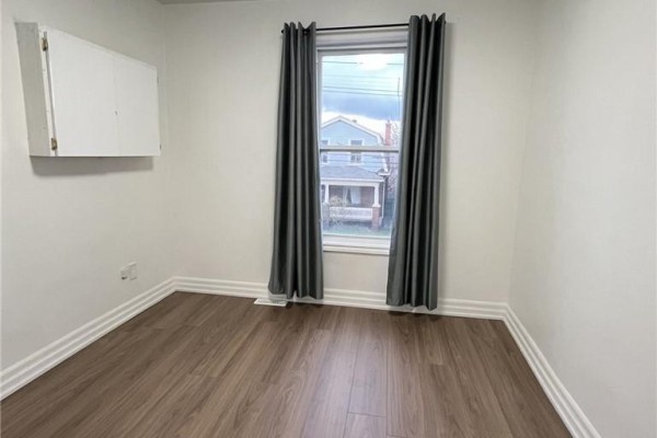 Laundry room - Upper - 1164 Cannon Street E, Hamilton, ON L8L2K1 Photo 5