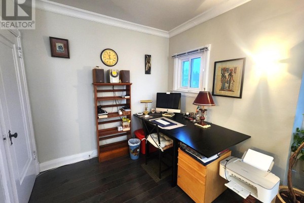 Living room - Upper - 1227 Avenue Road, Toronto, ON M5N2G5 Photo 4