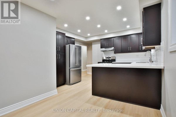 Upper - 131 Romfield Circuit, Markham, ON, photo 3