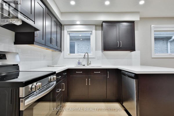 Kitchen - Upper - 131 Romfield Circuit, Markham, ON L3T3H7 Photo 4