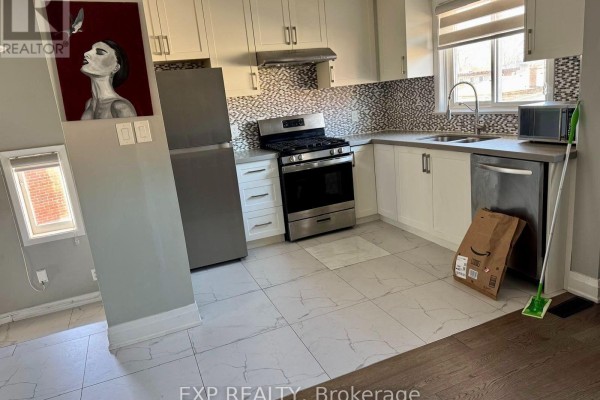 Upper - 132 Brookhaven Drive, Toronto, ON M6M4P2 Photo 5