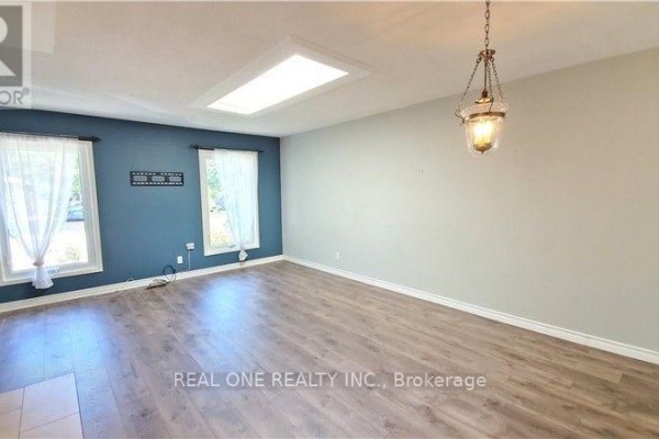 Primary Bedroom - #upper - 133 Mccraney Street, Oakville, ON L6H1H5 Photo 4