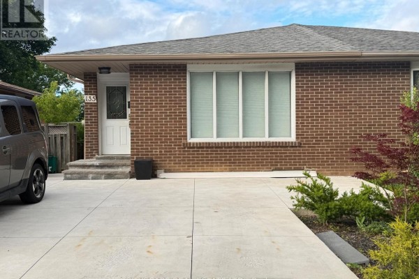 Living room - Upper - 135 Bonham Boulevard, Mississauga, ON L5M1C8 Photo 2