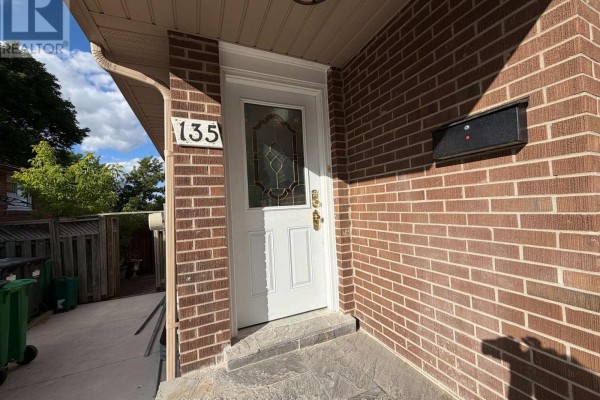 Primary Bedroom - Upper - 135 Bonham Boulevard, Mississauga, ON L5M1C8 Photo 4
