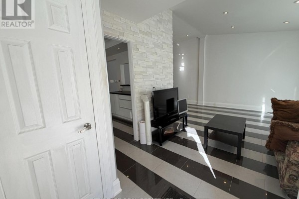 Bedroom 2 - Upper - 135 Bonham Boulevard, Mississauga, ON L5M1C8 Photo 5