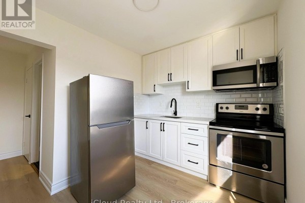 Upper - 1373 Davenport Road, Toronto, ON M6H2H5 Photo 5