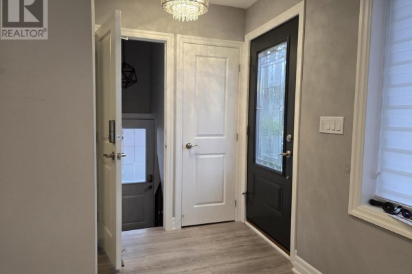 Dining room - Upper - 141 Phillip Avenue, Toronto, ON M1N3R6 Photo 2