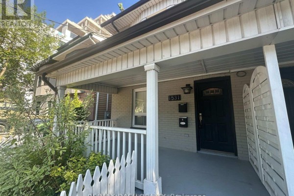 Upper - 1531 Queen Street E, Toronto, ON, photo 2