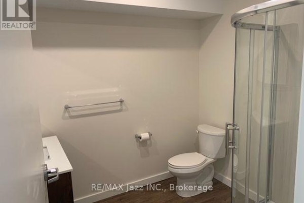Upper - 16 Simcoe Street S, Oshawa, ON L1H4G2 Photo 5