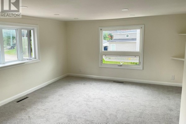 Primary Bedroom - Upper - 161 Charlotte Street, Newmarket, ON L3Y3S7 Photo 4