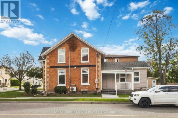 Bedroom - Upper - 168 Centre Street S, Oshawa, ON L1H4A6 Photo 3