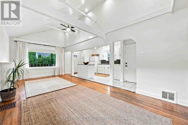 Upper - 17 Arden Crescent, Toronto, ON, photo 2
