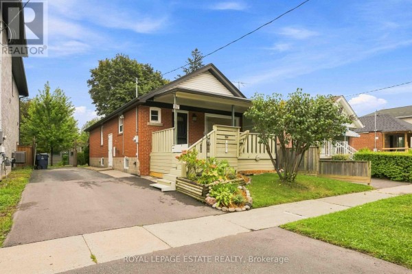 Upper - 17 Arden Crescent, Toronto, ON, photo 3