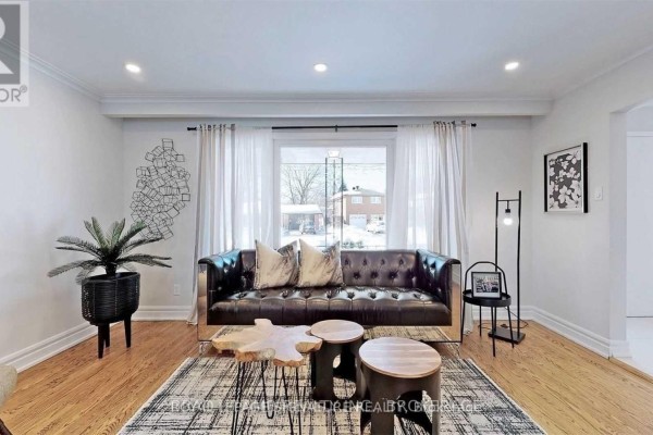 Primary Bedroom - Upper - 17 Baroness Crescent, Toronto, ON M2J3K4 Photo 4