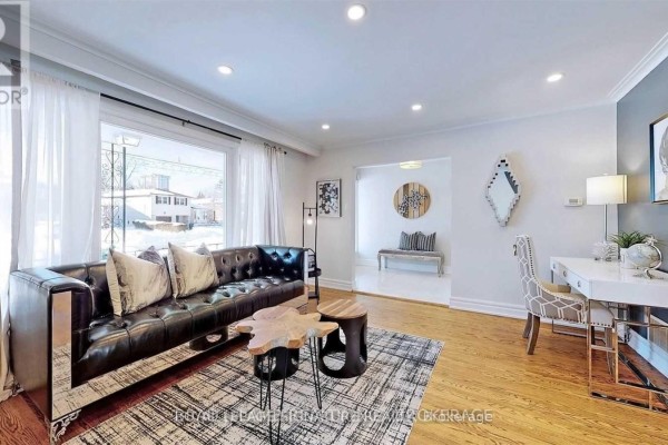 Bedroom 2 - Upper - 17 Baroness Crescent, Toronto, ON M2J3K4 Photo 5