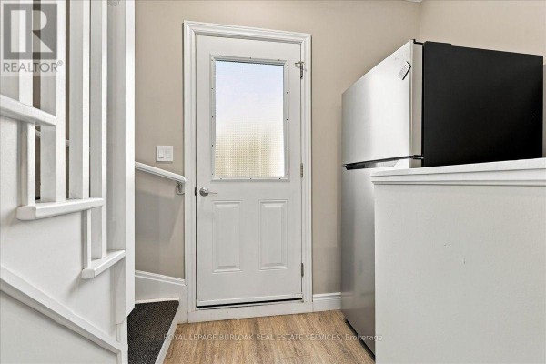 Primary Bedroom - Upper - 17 Eby Street S, Kitchener, ON N2G3K6 Photo 4