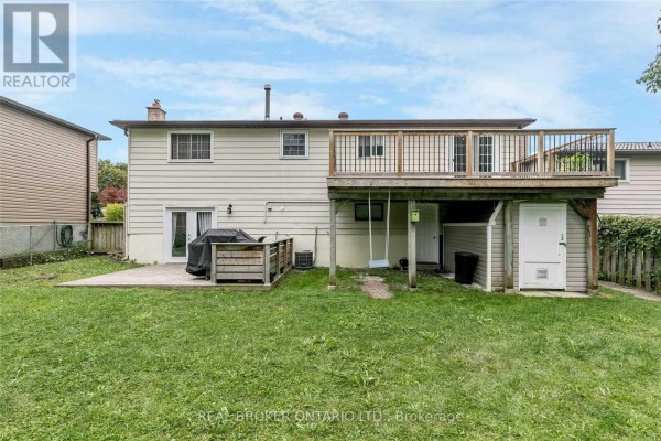 Upper - 18 Chippawa Court, Barrie, ON, photo 2