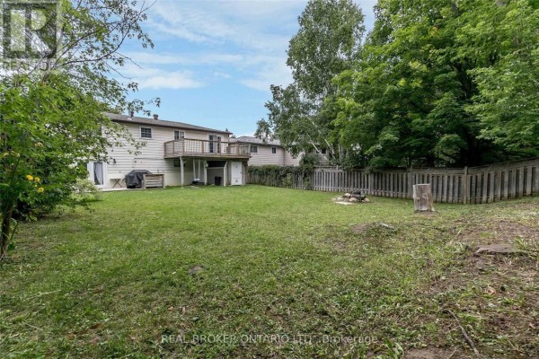 Primary Bedroom - Upper - 18 Chippawa Court, Barrie, ON L4M5N8 Photo 4