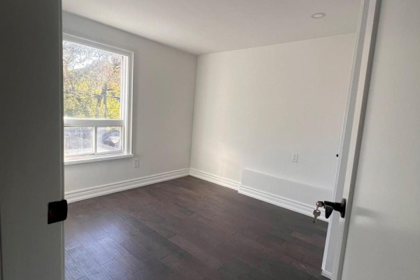 Upper - 181 Cedric Avenue, Toronto, ON M6C3X7 Photo 5