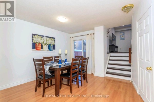 Living room - Upper - 19 Ashurst Crescent N, Brampton, ON L6V3N6 Photo 3