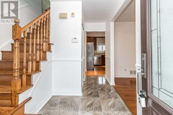 Kitchen - Upper - 19 Starlake Drive, Toronto, ON M1G3C3 Photo 2