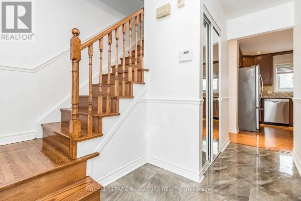 Primary Bedroom - Upper - 19 Starlake Drive, Toronto, ON M1G3C3 Photo 3