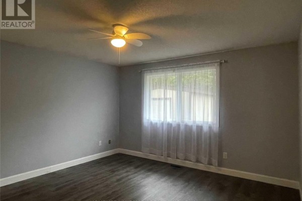 Upper - 2 Gibbon Drive, Barrie, ON L4N6G3 Photo 3