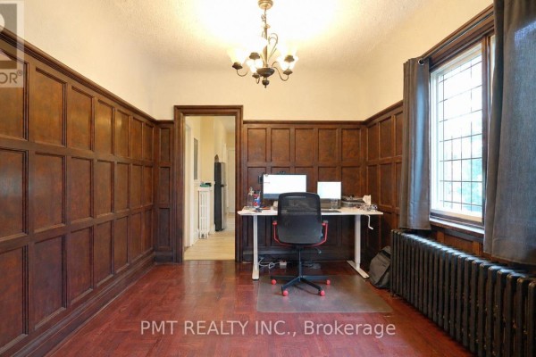 Upper - 2 Larkin Avenue, Toronto, ON M6S1L8 Photo 4